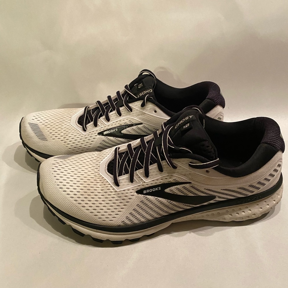 MENS BROOKS GHOST 12 USED RUNNING SHOES